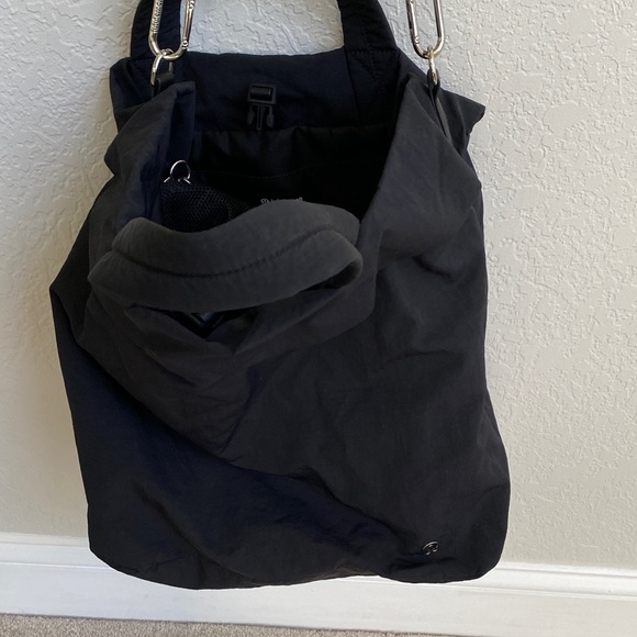 Lululemon On My Level Black Tote Bag with Dual Handles - Picture 5 of 12
